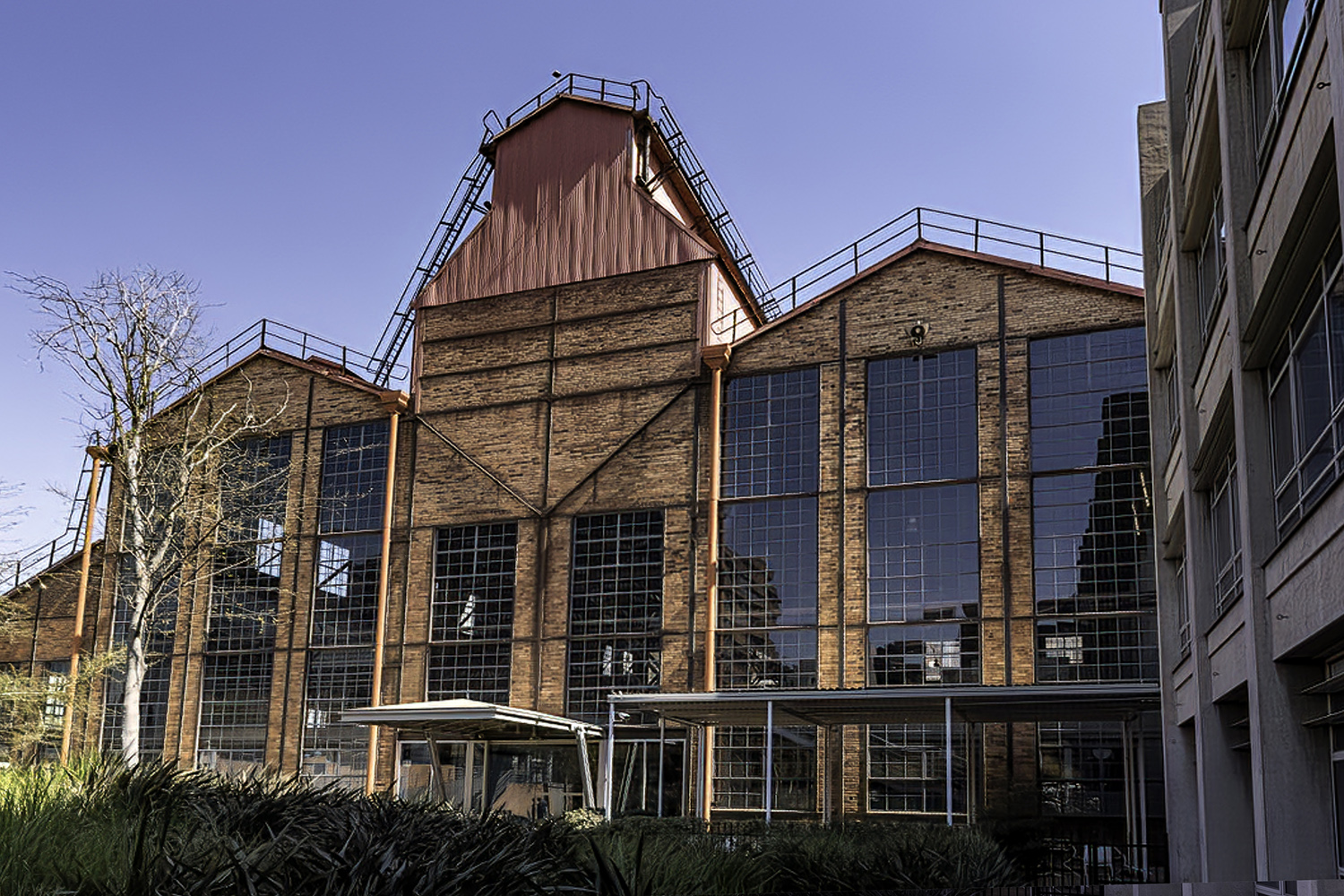 Turbine Hall – office space with steampunk magic
